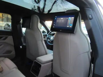 Porsche Taycan MY25 SPORT TURISMO TV FOND
