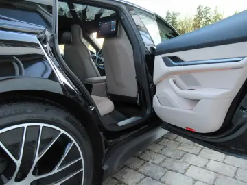 Porsche Taycan MY25 SPORT TURISMO TV FOND