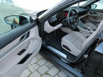 Porsche Taycan MY25 SPORT TURISMO TV FOND