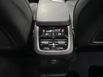 VOLVO XC90 Core Recharge Plug-In Hybrid AWD  7-SITZER