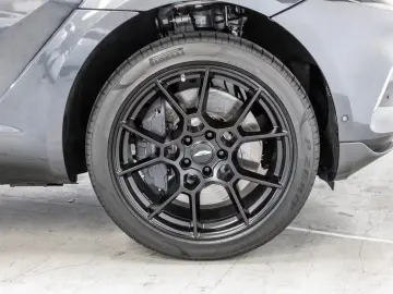 Aston Martin DBX Magnetic Silver Onyx Black