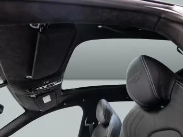 Aston Martin DBX Magnetic Silver Onyx Black