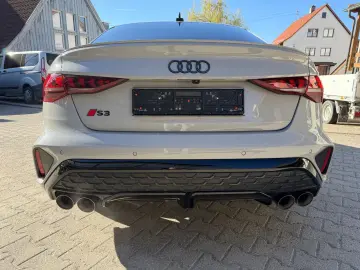 AUDI S3 Limousine quattro PORSCHE KREIDE   AKRAPOVIC