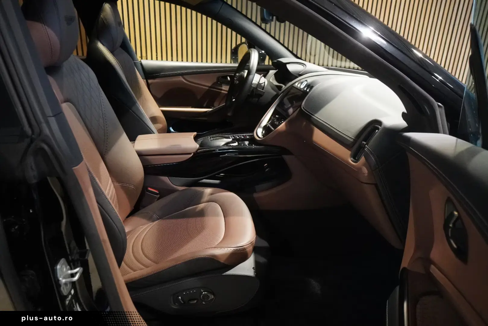 Aston Martin DBX 4.0 V8-BRD-U-frei-Schwarz Braun