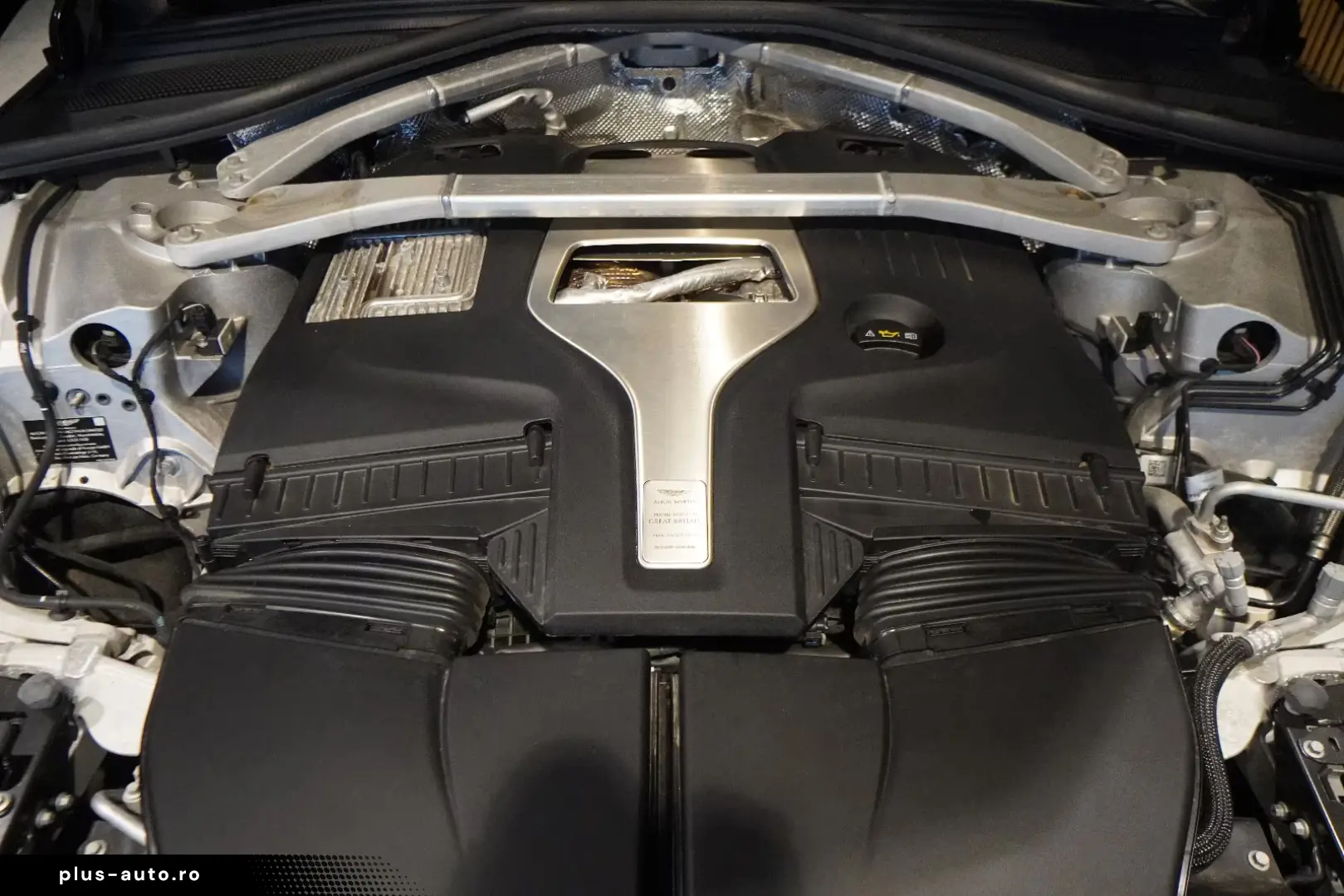 Aston Martin DBX 4.0 V8-BRD-U-frei-Schwarz Braun