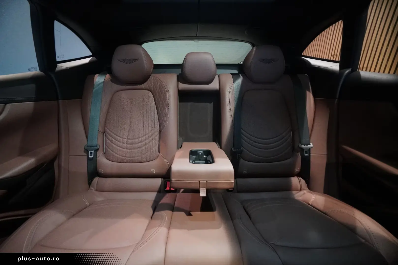 Aston Martin DBX 4.0 V8-BRD-U-frei-Schwarz Braun