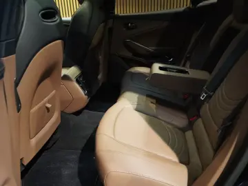 Aston Martin DBX 4.0 V8-BRD-U-frei-Schwarz Braun