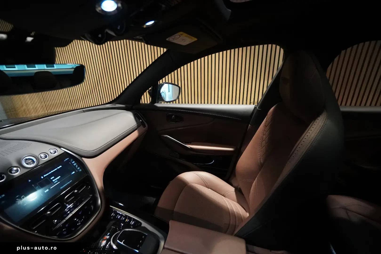 Aston Martin DBX 4.0 V8-BRD-U-frei-Schwarz Braun
