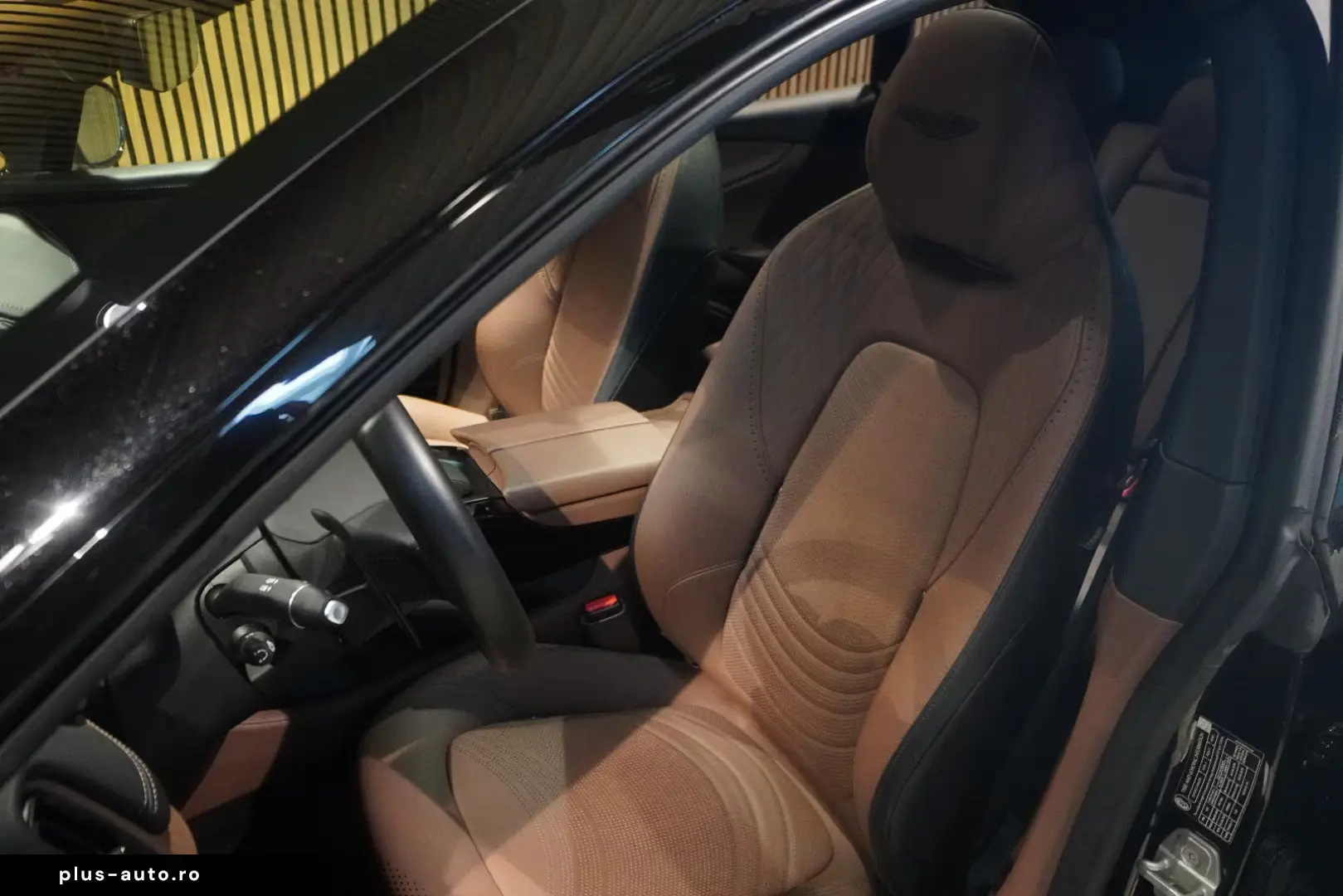 Aston Martin DBX 4.0 V8-BRD-U-frei-Schwarz Braun