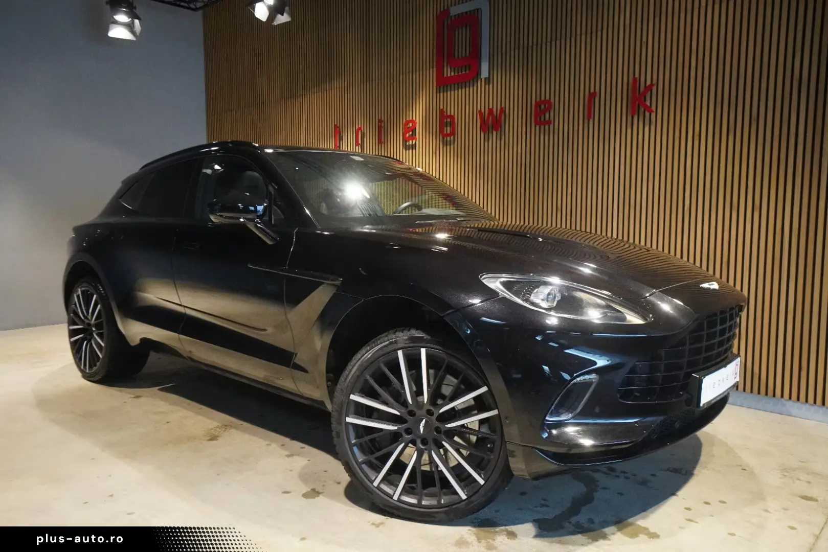 Aston Martin DBX 4.0 V8-BRD-U-frei-Schwarz Braun