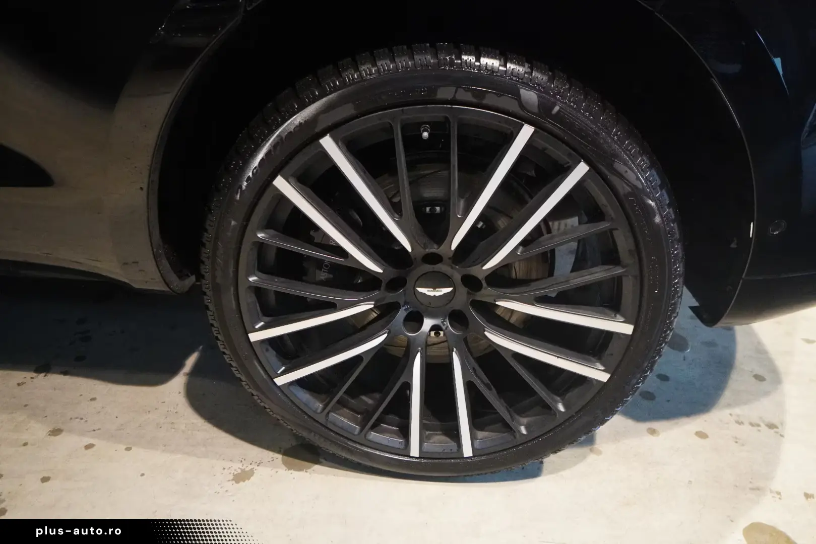 Aston Martin DBX 4.0 V8-BRD-U-frei-Schwarz Braun