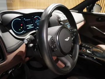 Aston Martin DBX 4.0 V8-BRD-U-frei-Schwarz Braun