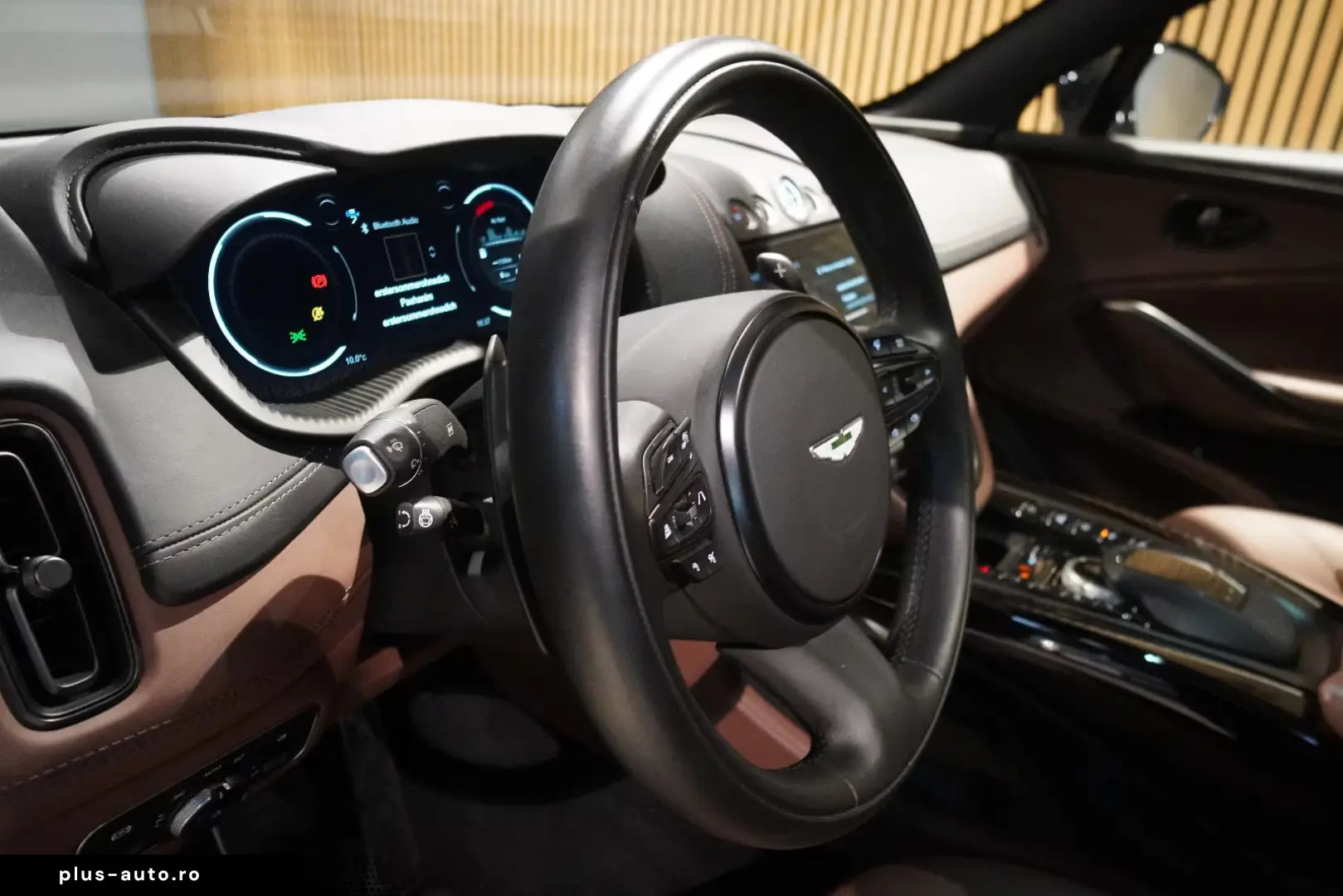 Aston Martin DBX 4.0 V8-BRD-U-frei-Schwarz Braun