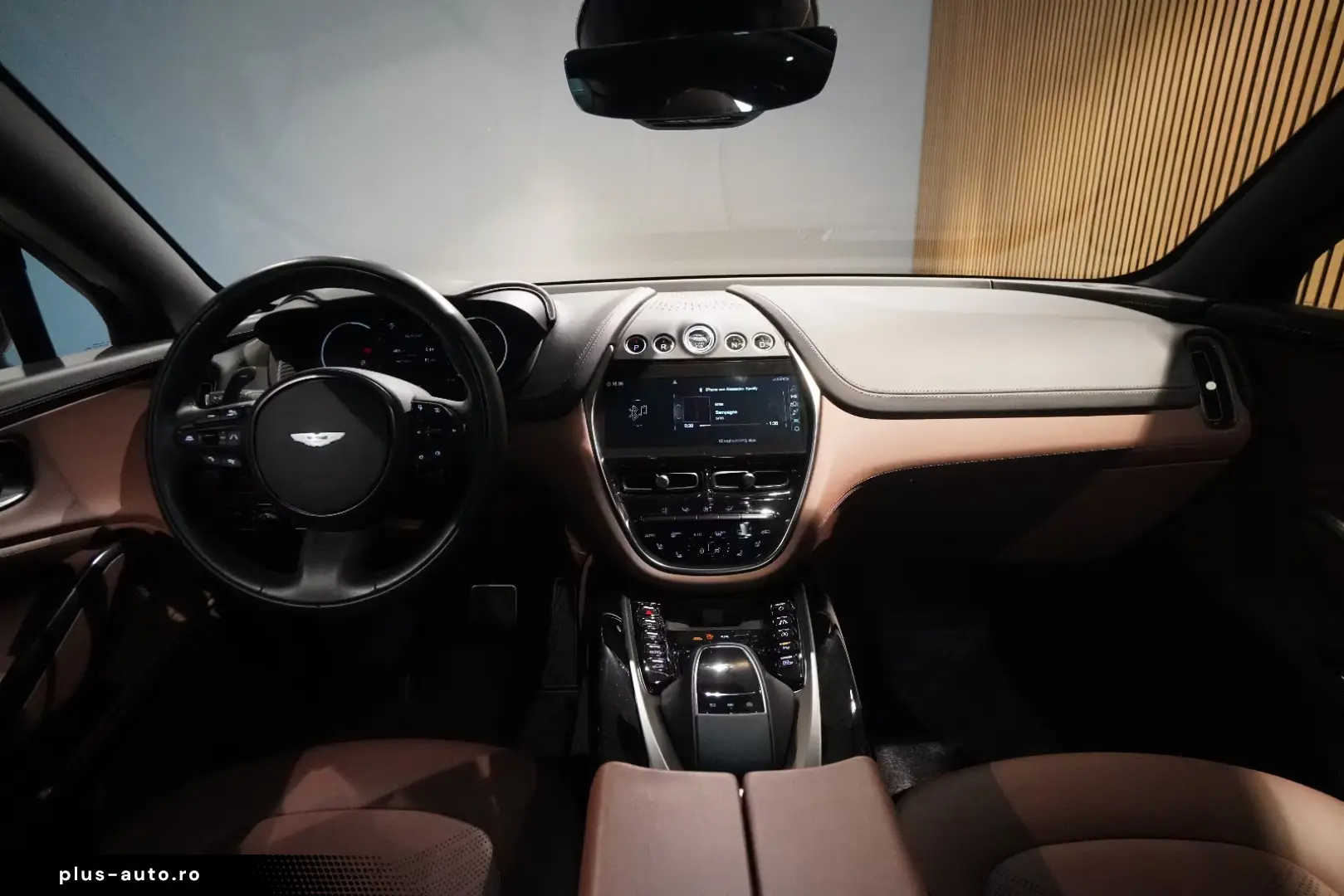 Aston Martin DBX 4.0 V8-BRD-U-frei-Schwarz Braun