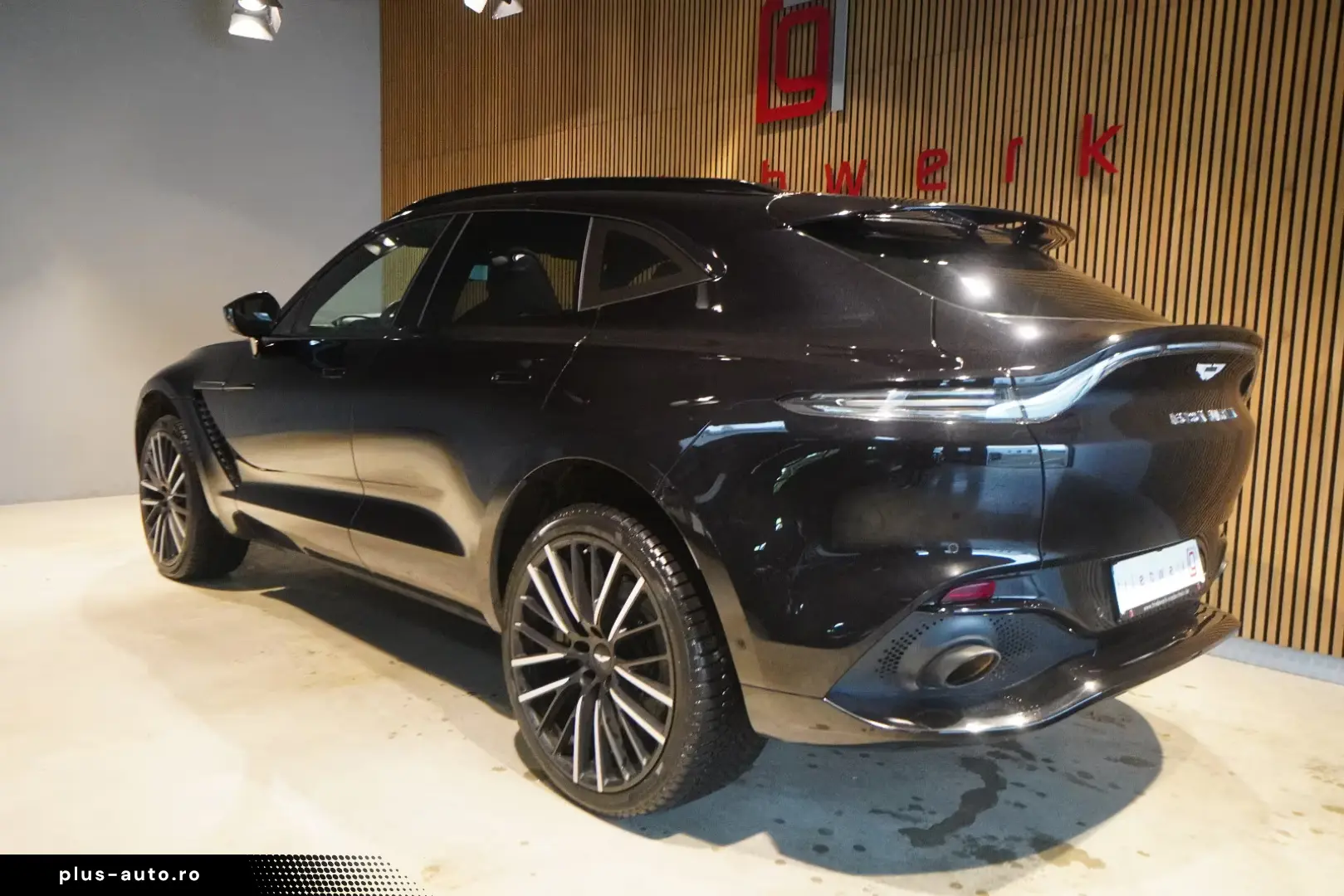 Aston Martin DBX 4.0 V8-BRD-U-frei-Schwarz Braun