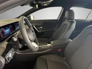 MERCEDES-BENZ A 200 Progressive AHK CarPlay LED Kamera