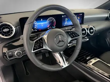 MERCEDES-BENZ A 200 Progressive AHK CarPlay LED Kamera
