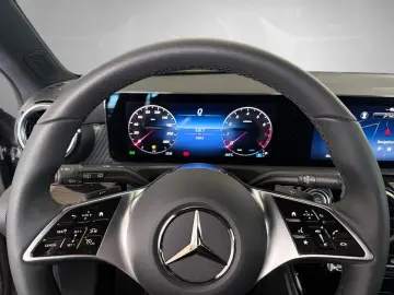 MERCEDES-BENZ A 200 Progressive AHK CarPlay LED Kamera