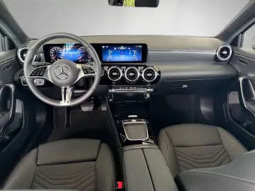 MERCEDES-BENZ A 200 Progressive AHK CarPlay LED Kamera