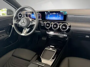 MERCEDES-BENZ A 200 Progressive AHK CarPlay LED Kamera
