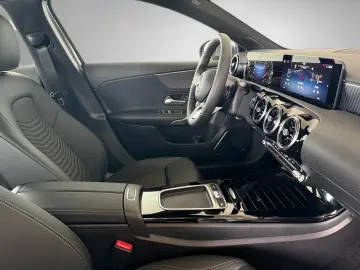 MERCEDES-BENZ A 200 Progressive AHK CarPlay LED Kamera