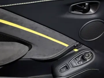Aston Martin V8 Vantage F1 edition