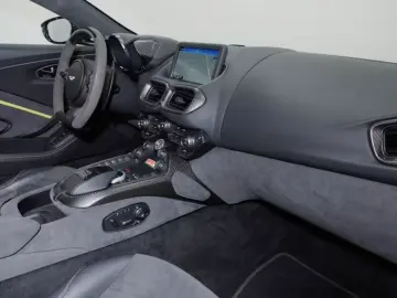 Aston Martin V8 Vantage F1 edition