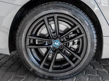 BMW 330e Touring M Sport LC Prof. Head-Up HiFi LED