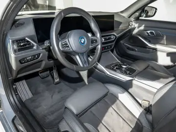 BMW 330e Touring M Sport LC Prof. Head-Up HiFi LED