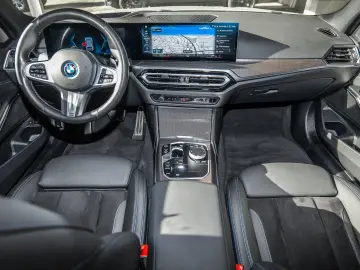 BMW 330e Touring M Sport LC Prof. Head-Up HiFi LED