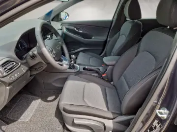 HYUNDAI i30 1.5 T-GDI 48V ADVANTAGE NAVI LED SHZ Kamera