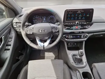 HYUNDAI i30 1.5 T-GDI 48V ADVANTAGE NAVI LED SHZ Kamera