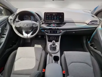 HYUNDAI i30 1.5 T-GDI 48V ADVANTAGE NAVI LED SHZ Kamera