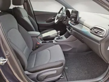 HYUNDAI i30 1.5 T-GDI 48V ADVANTAGE NAVI LED SHZ Kamera