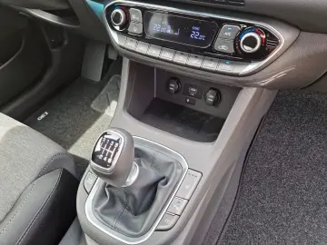 HYUNDAI i30 1.5 T-GDI 48V ADVANTAGE NAVI LED SHZ Kamera