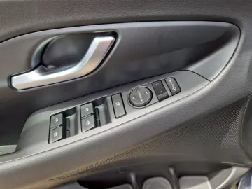HYUNDAI i30 1.5 T-GDI 48V ADVANTAGE NAVI LED SHZ Kamera