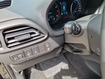 HYUNDAI i30 1.5 T-GDI 48V ADVANTAGE NAVI LED SHZ Kamera