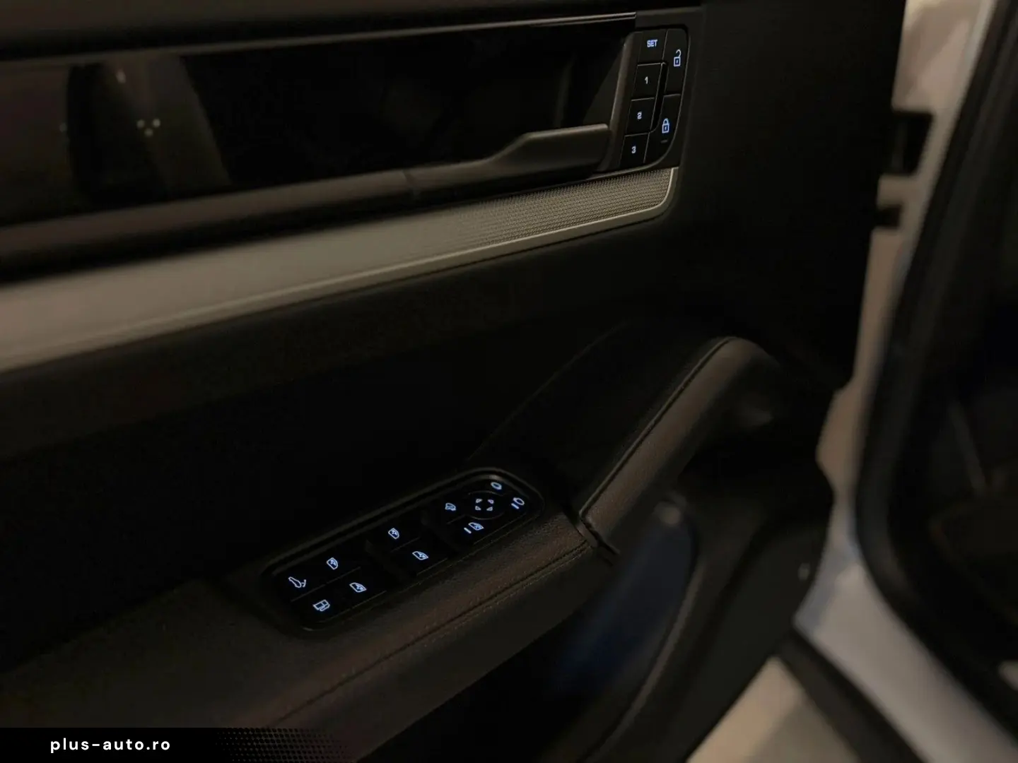 PORSCHE Cayenne Coupe E-Hybrid Kreide PSE 360 HUD BOSE