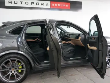 PORSCHE Cayenne Coupe E-Hybrid P-Display HA-Lenkung Inno