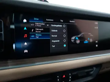PORSCHE Cayenne Coupe E-Hybrid P-Display HA-Lenkung Inno