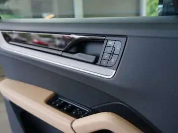 PORSCHE Cayenne Coupe E-Hybrid P-Display HA-Lenkung Inno