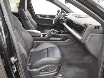 PORSCHE Cayenne Coupe E-Hybrid SportDesign 18Wege 22 Alu