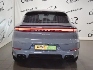 PORSCHE Cayenne Coupe E-Hybrid Burmester SportDesign
