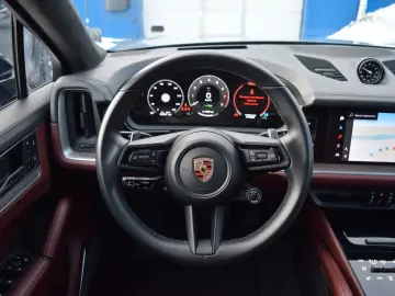 PORSCHE Cayenne Coupe E-Hybrid Burmester SportDesign