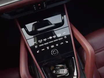 PORSCHE Cayenne Coupe E-Hybrid Burmester SportDesign