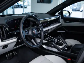 PORSCHE Cayenne Coupe S E-Hybrid UPE 160T SportDesign