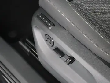 SKODA KODIAQ SELECTION 2.0TSI DSG 4X4 3 99% SONDERZINS