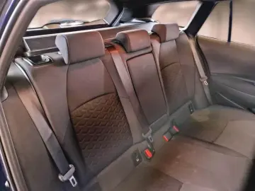 Toyota Corolla Bussines 1.8 hybrid Touring sport