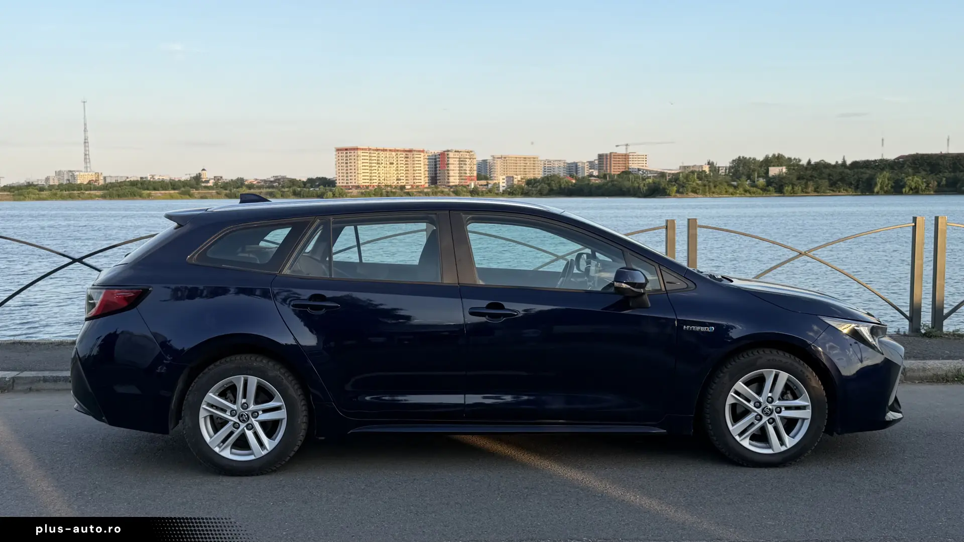Toyota Corolla Bussines 1.8 hybrid Touring sport