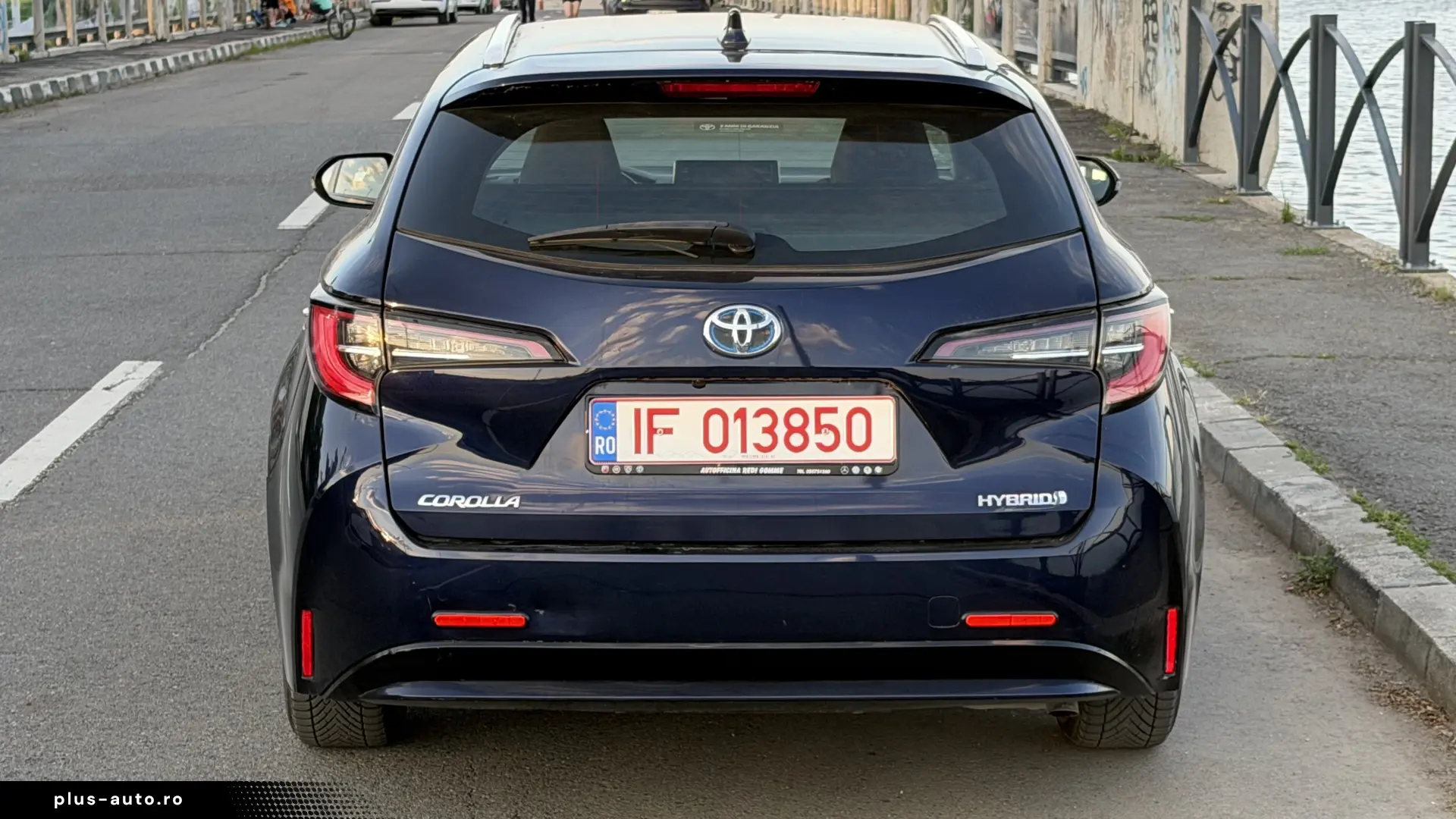 Toyota Corolla Bussines 1.8 hybrid Touring sport